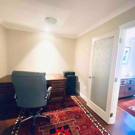 Amazing Location 2 Bedroom Minutes From Downtown Victoria Extérieur photo