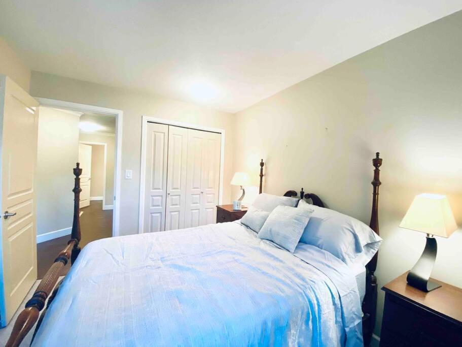 Amazing Location 2 Bedroom Minutes From Downtown Victoria Extérieur photo